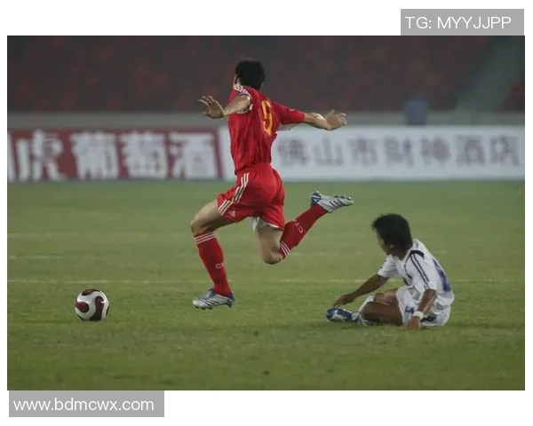 聚焦球星的荣耀与拼搏展现足球精神与激情的动人瞬间