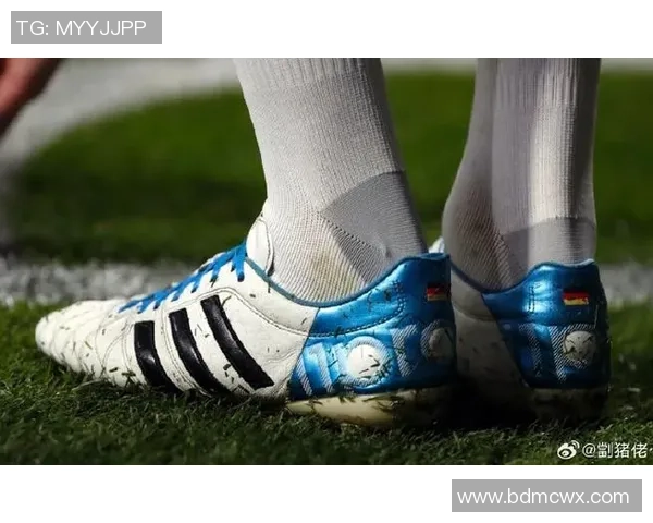 球星脚下的高帮足球鞋：如何影响比赛表现与运动员选择的背后故事