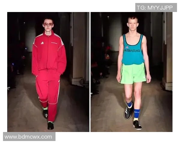 足球球星时尚演绎复古潮流棒球服展现运动与街头魅力